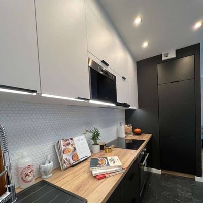 Location d’un appartement élégant de 3 pièces, 49 m², avec balcon dans le quartier Czyżyny, Cracovie, Pologne
